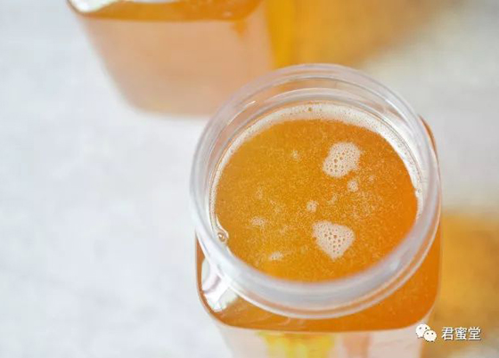 原蜜才有活性酶！加工蜜和纯蜂蜜差别惊人！